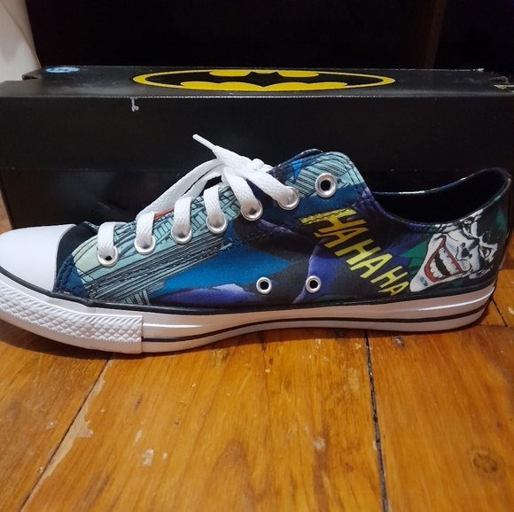 (Limited Edition) Batman Converse - Picture 4 of 5